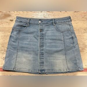 American Eagle front button denim skirt